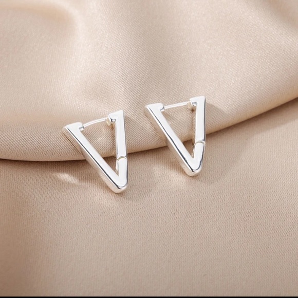 Jewelry - NWT STERLING SILVER CUTE EARRINGS